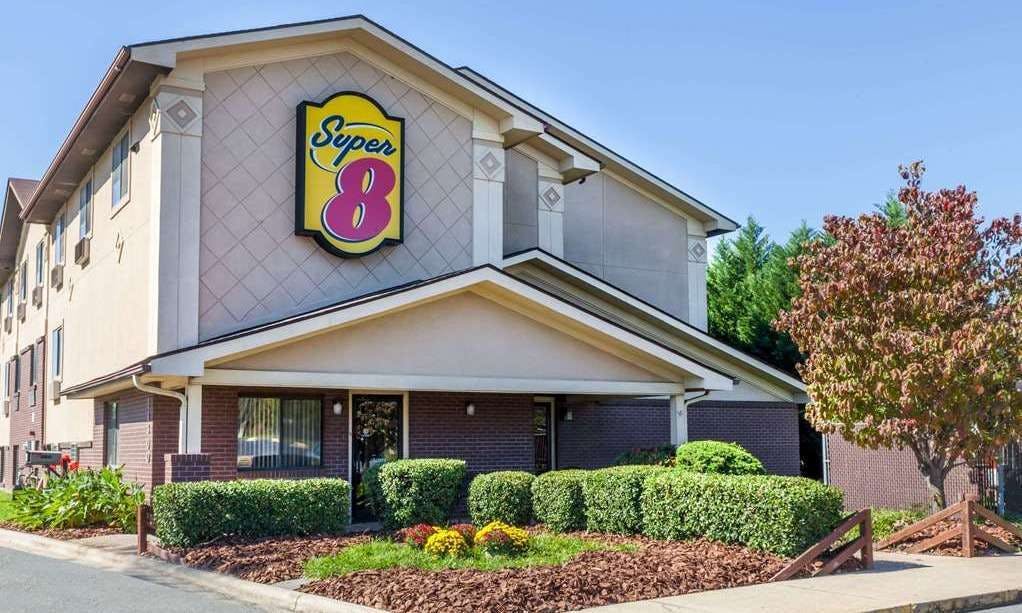 Super 8 by Wyndham Charlotte/Amusement Park Area