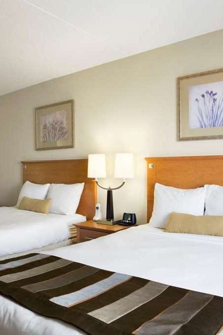 Hotel Wingate by Wyndham Louisville East photo 2