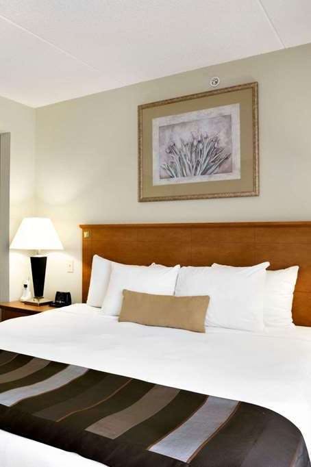 Hotel Wingate by Wyndham Louisville East photo 1