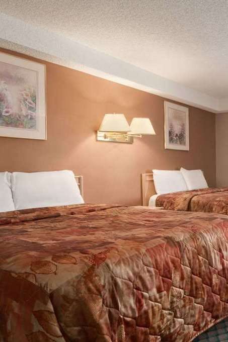 Hotel Travelodge Edmonton Airport photo 2