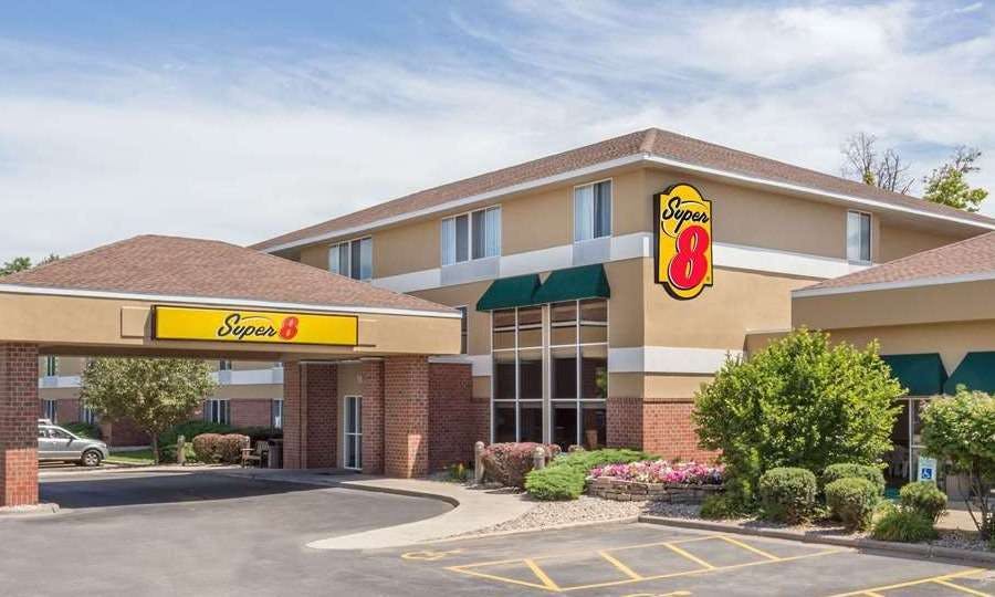 Super 8 by Wyndham Madison South