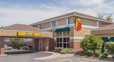 Super 8 by Wyndham Madison South
