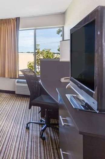 Hotel Super 8 by Wyndham Madison South photo 3