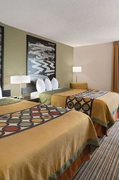 Hotel Super 8 by Wyndham Madison South photo 2