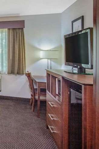 Hotel AmericInn by Wyndham White Bear Lake St. Paul photo 3