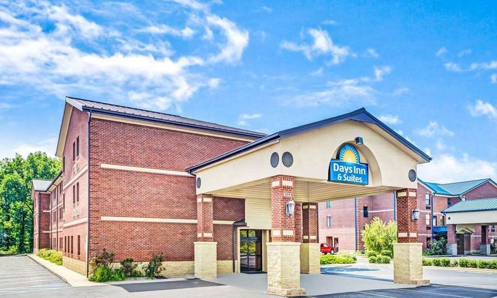 Days Inn & Suites by Wyndham Jeffersonville IN