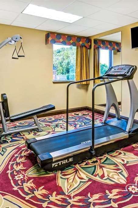 Hotel Days Inn & Suites by Wyndham Jeffersonville IN photo 5