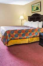 Hotel DI Suites Jeffersonville IN photo 1