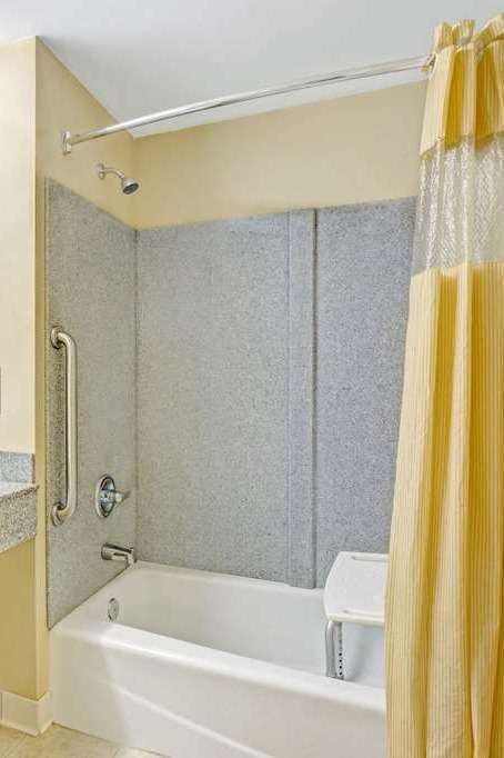 Hotel Days Inn & Suites by Wyndham Jeffersonville IN photo 4