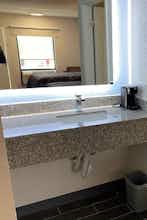 Hotel Super 8 by Wyndham Marietta/West/Atl Area photo 4