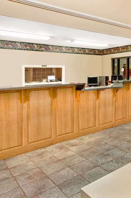 Hotel Super 8 by Wyndham Marietta/West/Atl Area photo 5