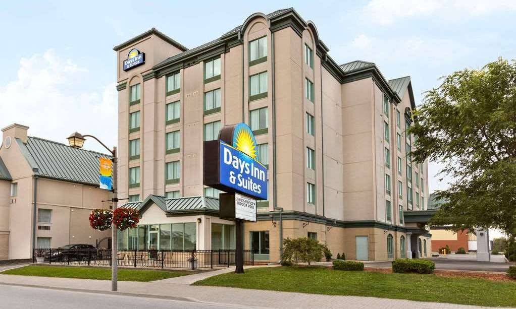 Days Inn by Wyndham Niagara Falls Centre St. By the Falls