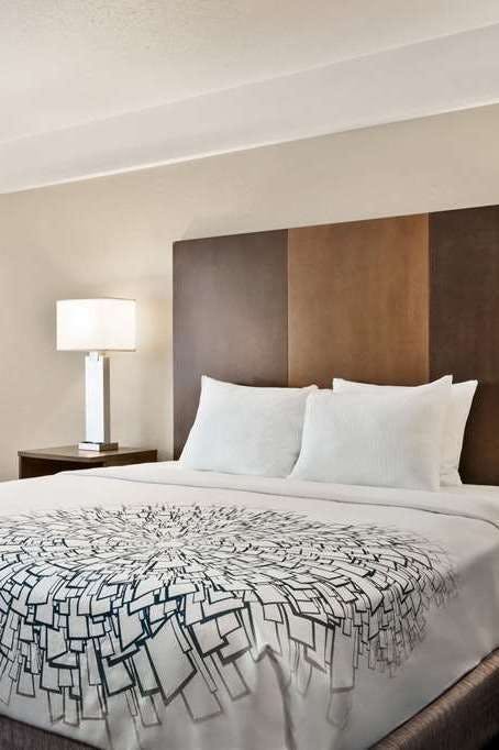 Hotel La Quinta Inn and Suites by Wyndham at WaTiki Waterpark photo 2