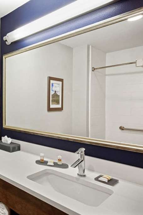 Hotel La Quinta Inn & Suites by Wyndham Kingman photo 4