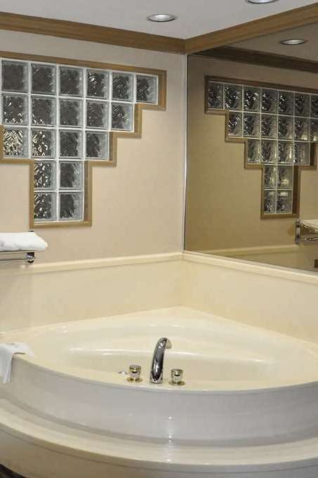 Hotel Ramada by Wyndham Abbotsford photo 4