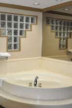 Hotel Ramada by Wyndham Abbotsford photo 4