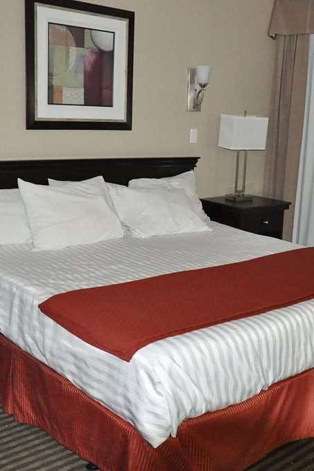 Hotel Ramada by Wyndham Abbotsford photo 1