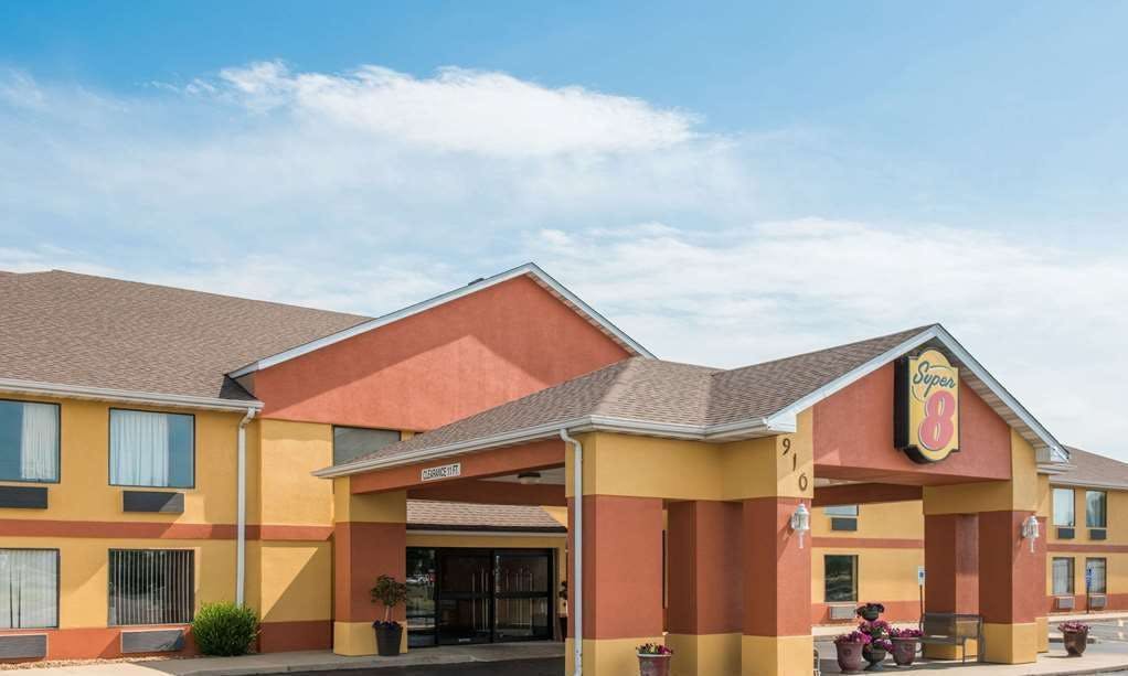 Super 8 by Wyndham Troy IL/St. Louis Area