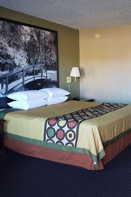 Hotel Super 8 by Wyndham Arkadelphia Caddo Valley Area photo 1