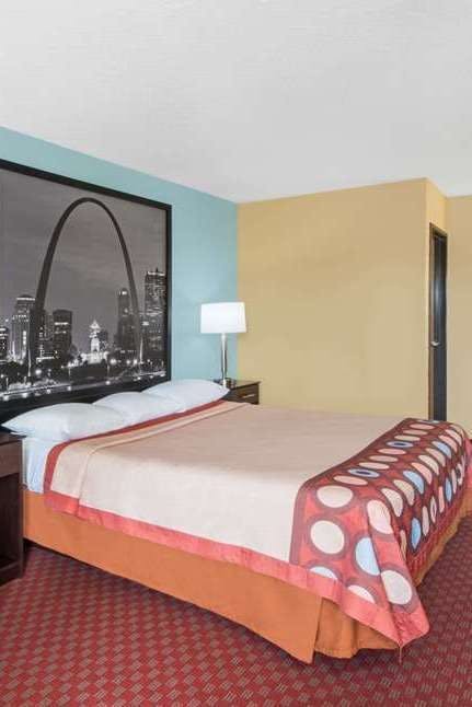 Hotel Super 8 by Wyndham Troy IL/St. Louis Area photo 1