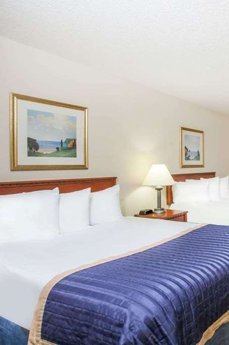 Hotel Baymont Hot Springs photo 2