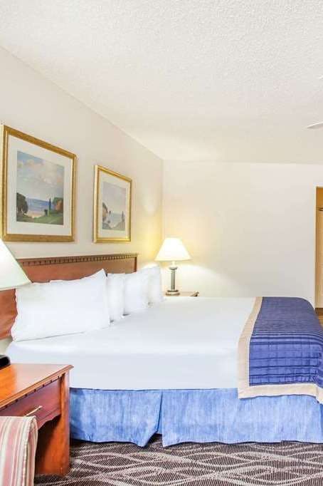 Hotel Baymont Hot Springs photo 1