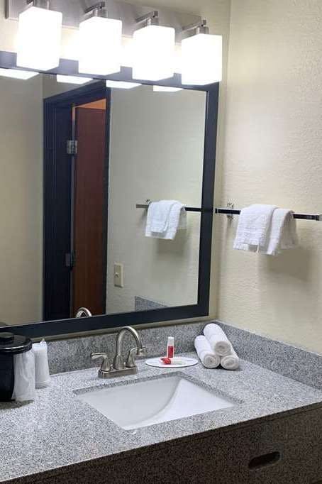 Hotel Baymont by Wyndham Waupun photo 4