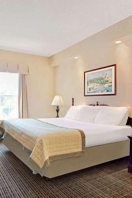 Hotel Baymont by Wyndham Pearl photo 1