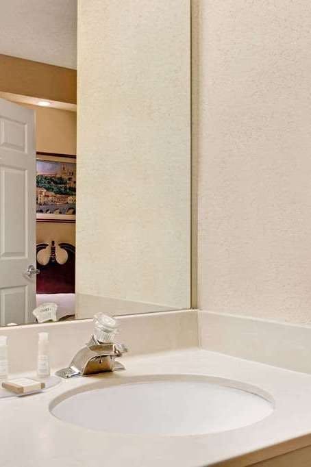 Hotel Baymont by Wyndham Pearl photo 4