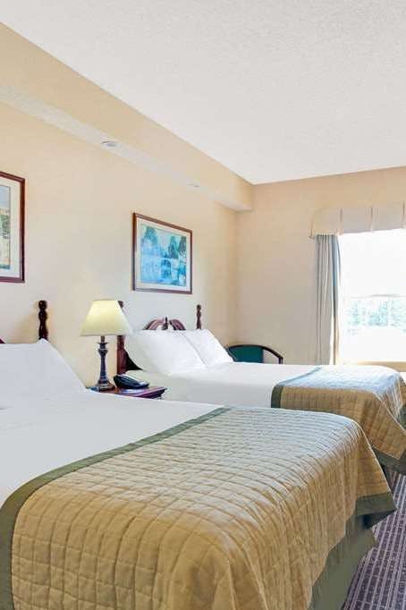 Hotel Baymont by Wyndham Pearl photo 2