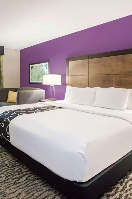 Hotel La Quinta Inn & Suites by Wyndham Elkhart photo 1