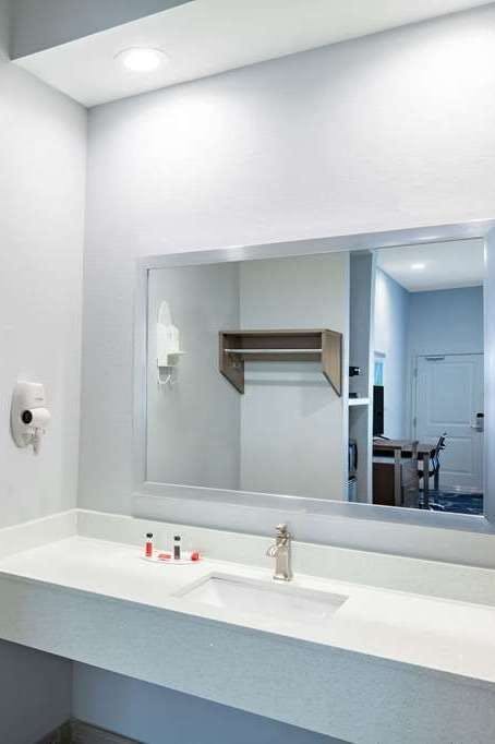 Hotel Baymont by Wyndham Houston Hobby Airport photo 4