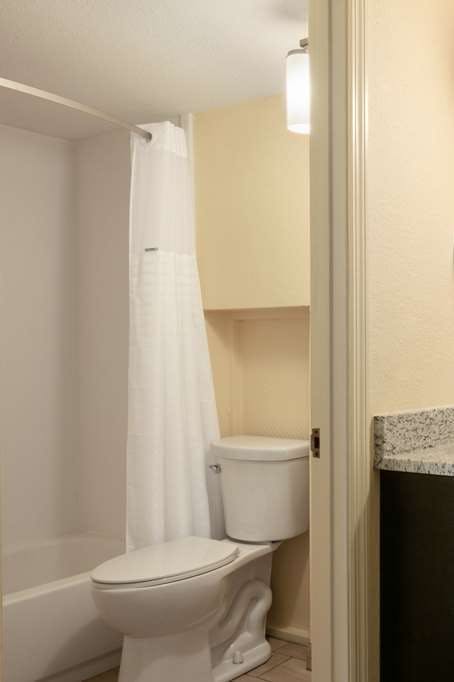 Hotel Days Inn by Wyndham Clearwater/Gulf to Bay photo 4