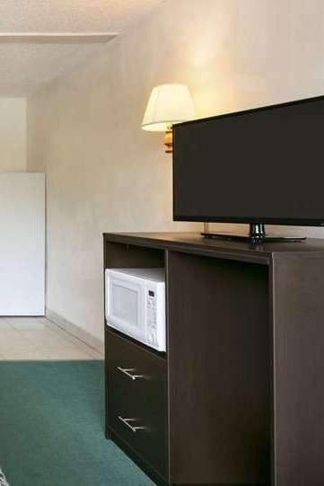 Hotel Days Inn by Wyndham Clearwater/Gulf to Bay photo 3