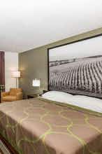 Hotel Super 8 by Wyndham Storm Lake photo 1
