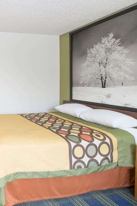 Hotel Super 8 by Wyndham Columbus photo 1