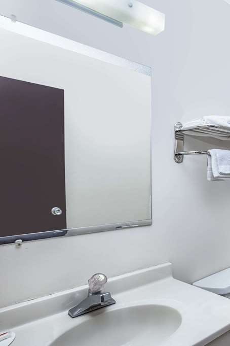 Hotel Super 8 by Wyndham Columbus photo 4