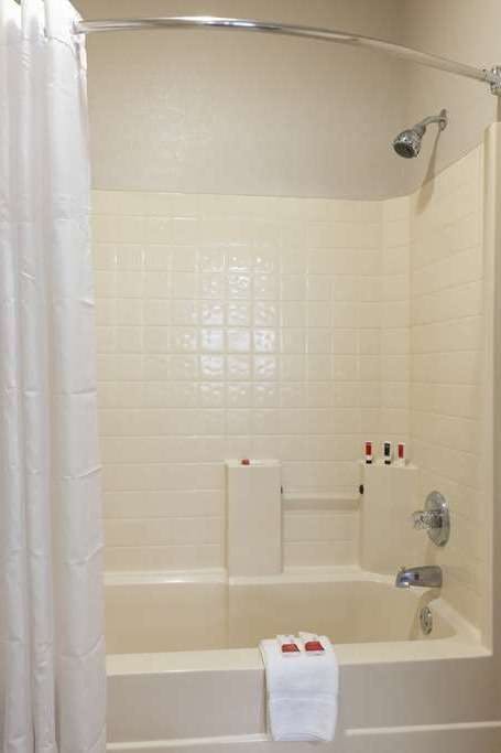 Hotel Baymont by Wyndham Winchester photo 4