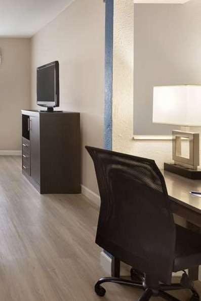 Hotel Baymont by Wyndham Winchester photo 3