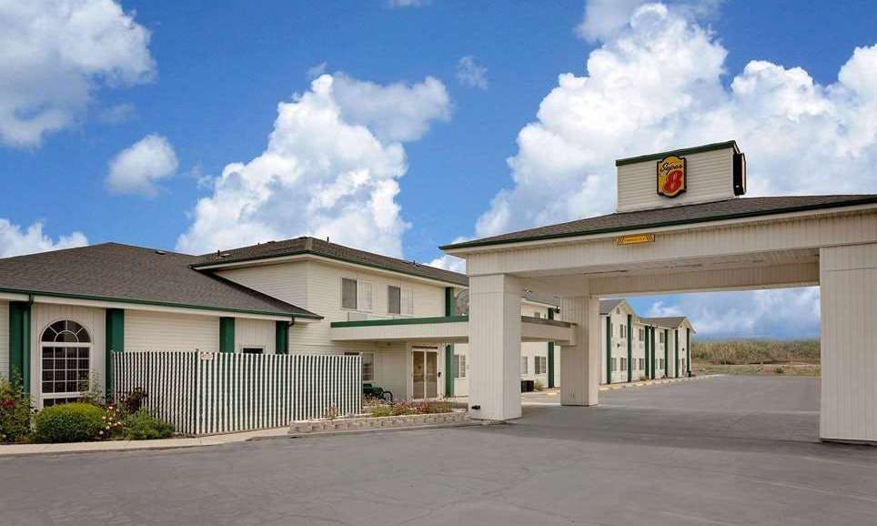 Super 8 by Wyndham Battle Mountain