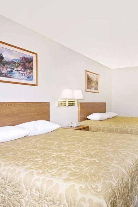 Hotel Super 8 by Wyndham Battle Mountain photo 2