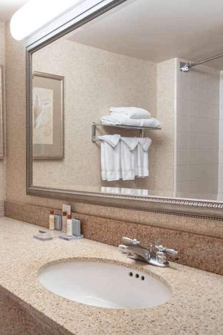 Hotel Wingate By Wyndham Charlotte Airport I-85/I-485 photo 4