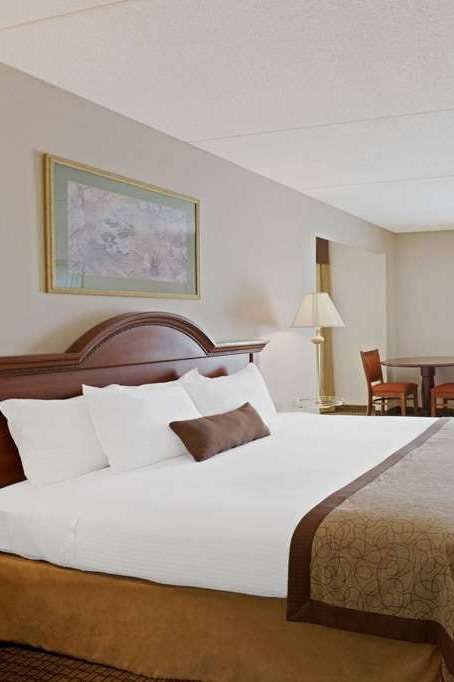 Hotel Wingate By Wyndham Charlotte Airport I-85/I-485 photo 1