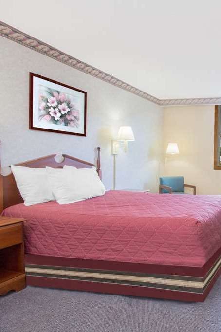 Hotel Ramada by Wyndham Angola/Fremont Area photo 1