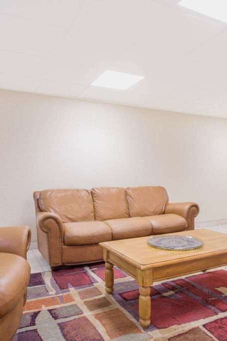 Hotel Ramada by Wyndham Angola/Fremont Area photo 5