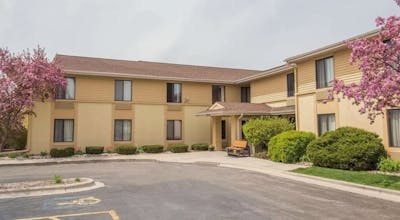 Super 8 by Wyndham Germantown/Milwaukee