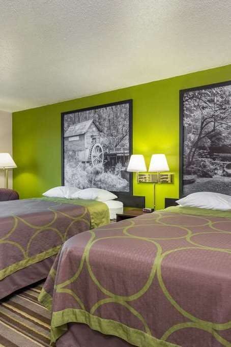 Hotel Super 8 by Wyndham Germantown/Milwaukee photo 2