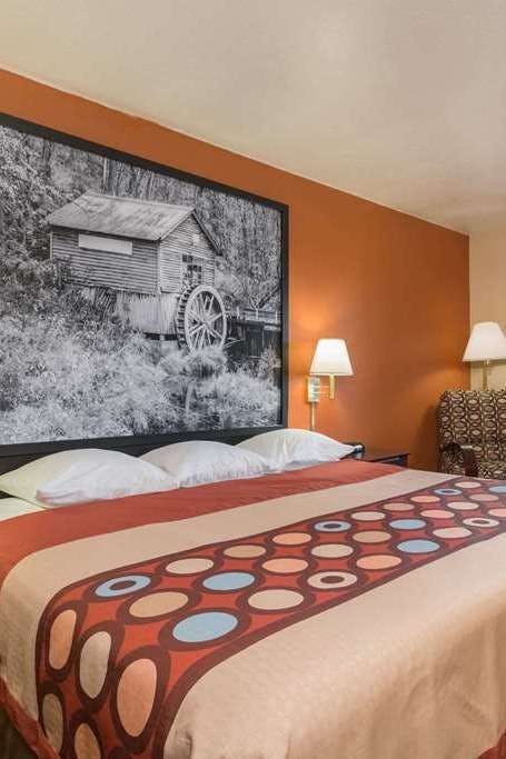 Hotel Super 8 by Wyndham Germantown/Milwaukee photo 1