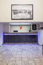 Hotel Super 8 Germantown/Milwaukee photo 5