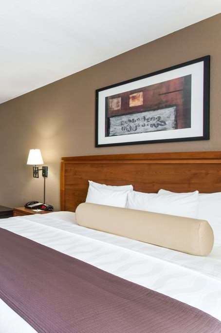 Hotel Days Inn & Suites by Wyndham Fort Pierce I-95 photo 1